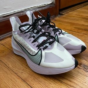 Nike Zoom Gravity Sneakers